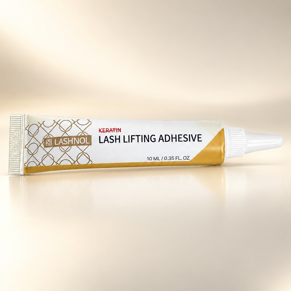LASHNOL ケラチン ラッシュリフトグルー チューブ10ml アイボリー背景のイメージ写真